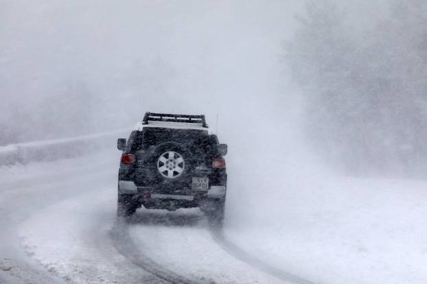 I dalje kaos na cestama: Istru i Kvarner zabijelio je snijeg
