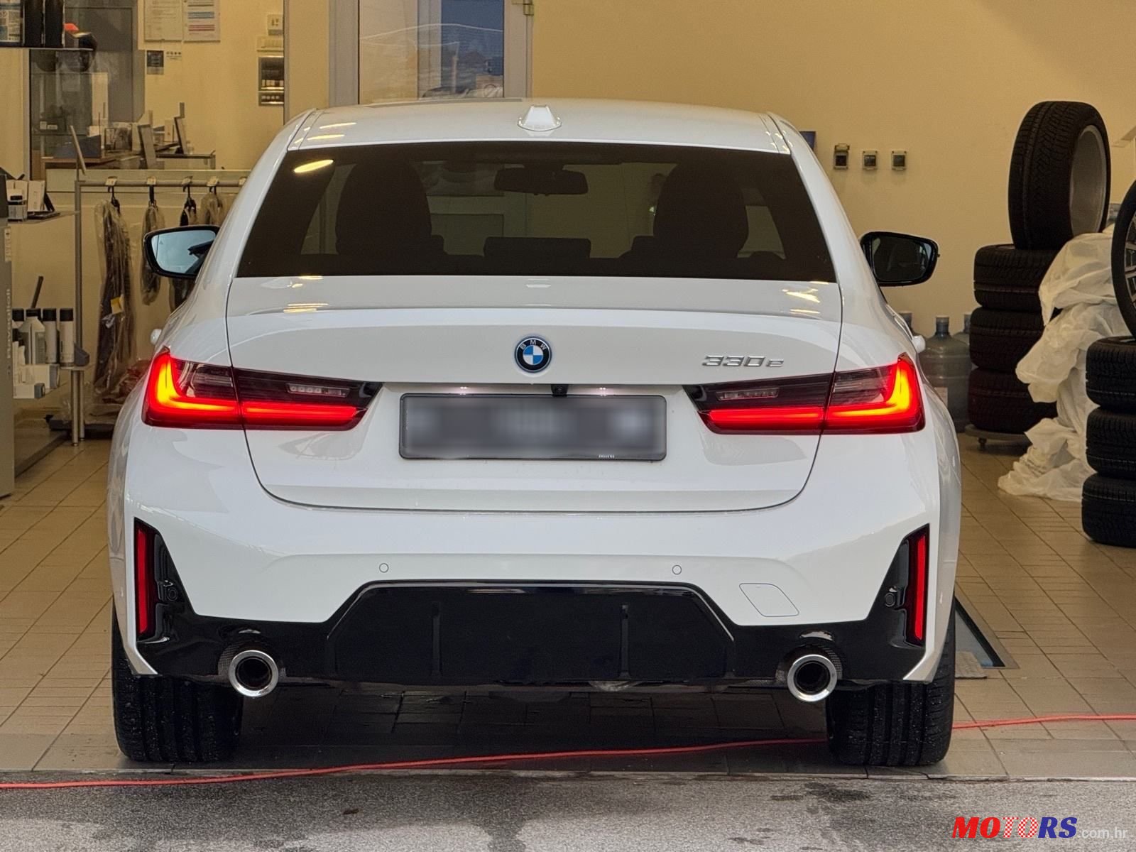 2023' BMW Serija 3 330E photo #5