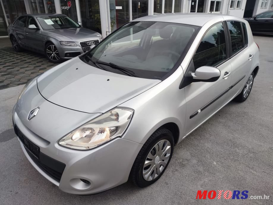 2010' Renault Clio 1,5 Dci photo #3