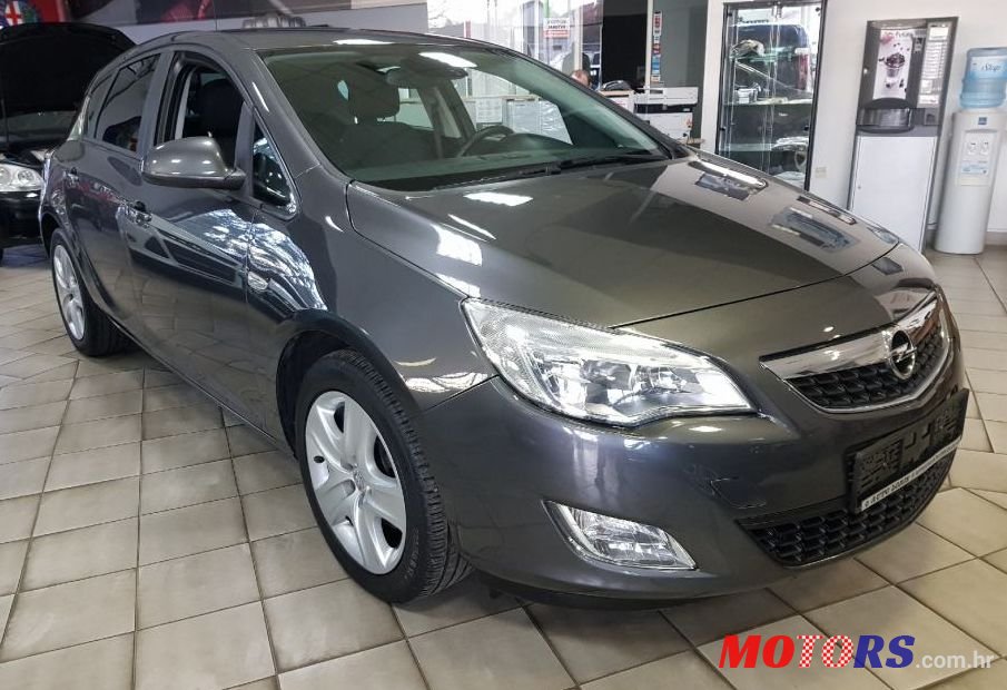 2011' Opel Astra 1,7 Cdti photo #1