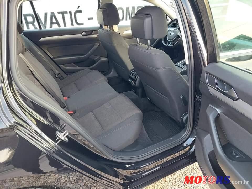 2015' Volkswagen Passat Variant photo #6