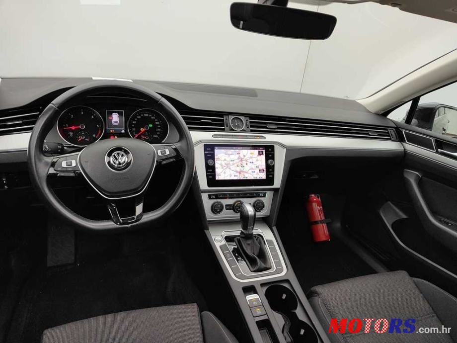 2018' Volkswagen Passat photo #6