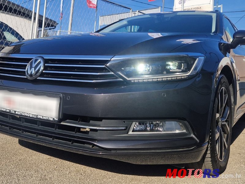 2019' Volkswagen Passat Variant photo #1