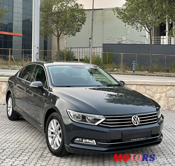 2015' Volkswagen Passat photo #2