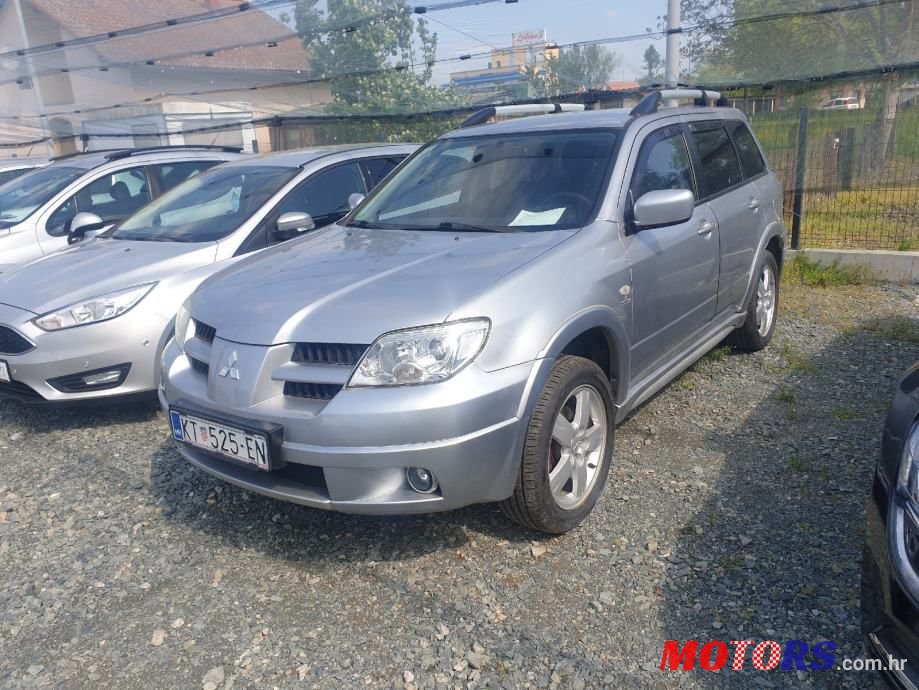2007' Mitsubishi Outlander photo #1