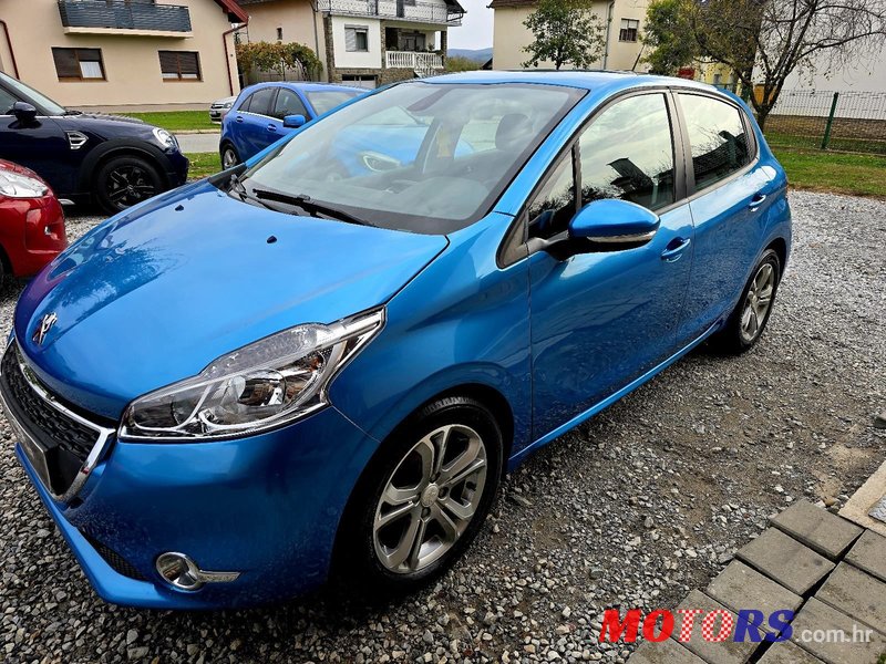 2012' Peugeot 208 1,2 Vti photo #2