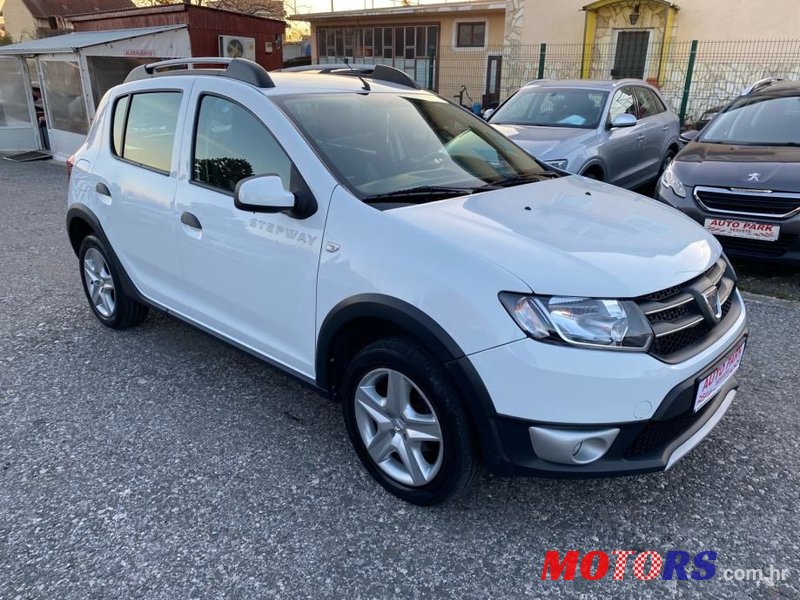 2014' Dacia Sandero photo #5