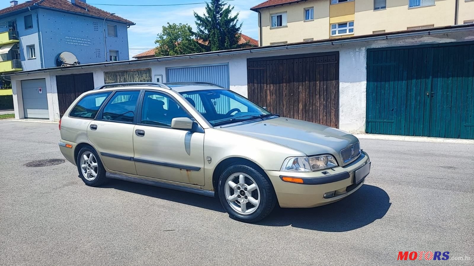2001' Volvo V40 2,0 photo #2