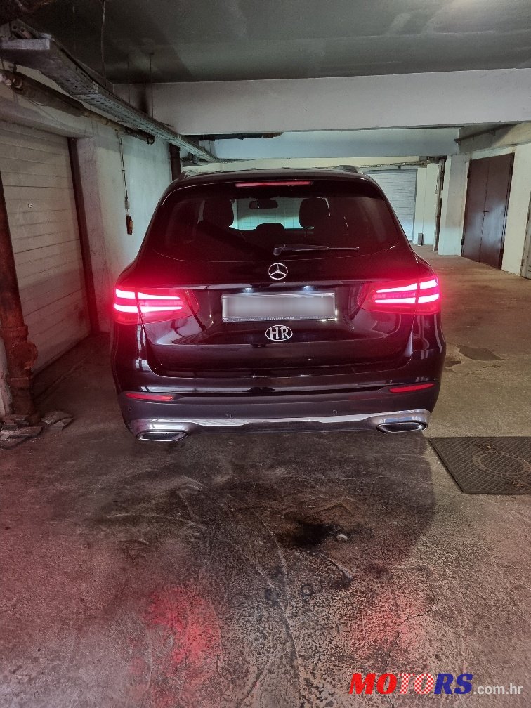 2015' Mercedes-Benz GLC 250 d 4Matic photo #2