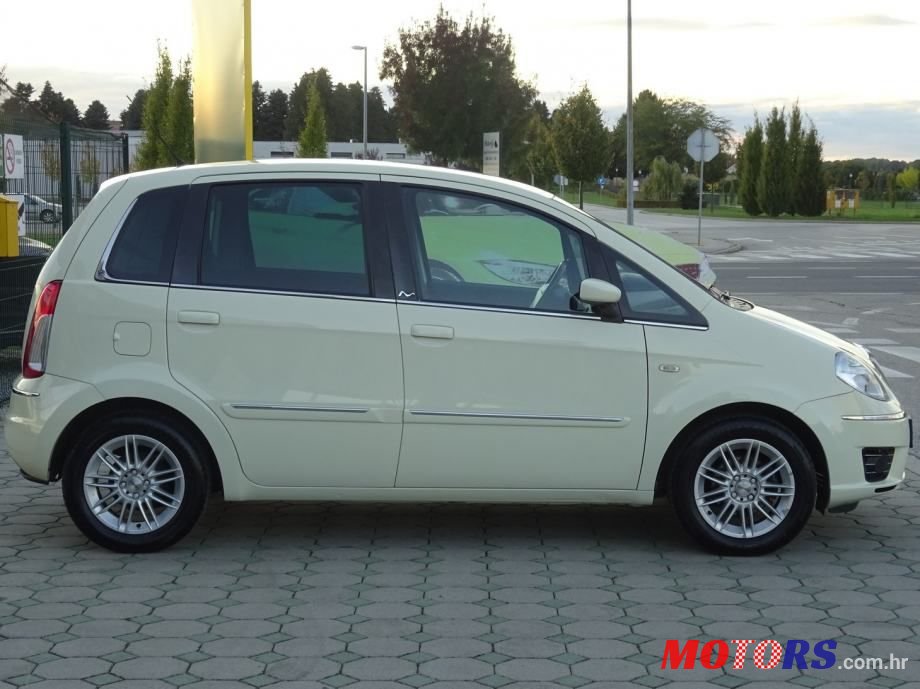 2008' Lancia Musa photo #4