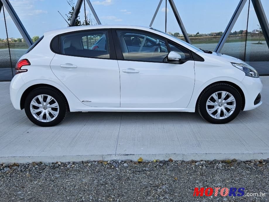 2019' Peugeot 208 photo #6