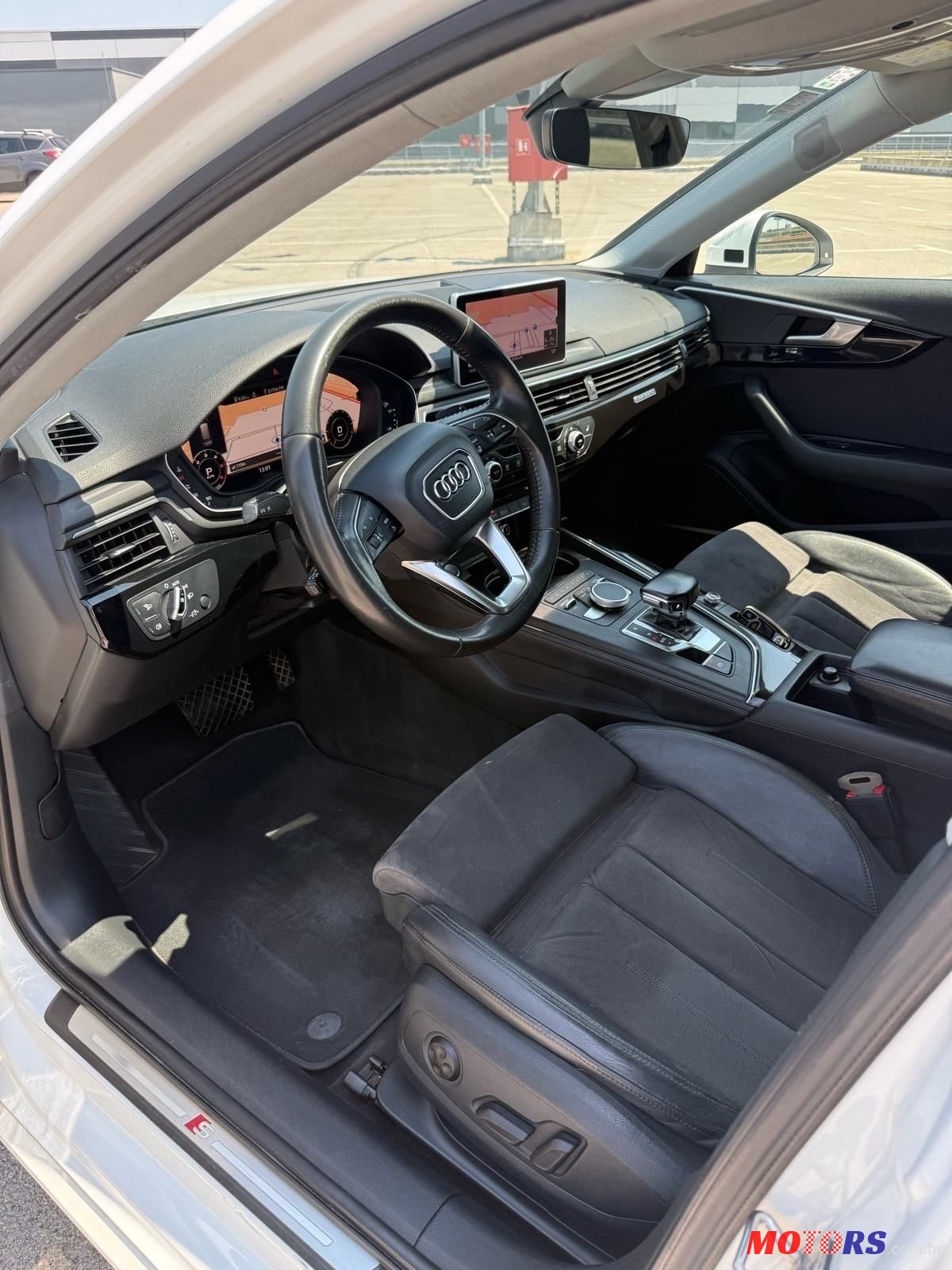 2016' Audi A4 Avant photo #5