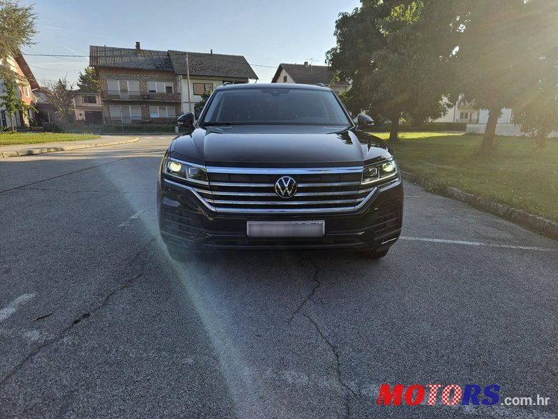 2021' Volkswagen Touareg V6 Tdi photo #5