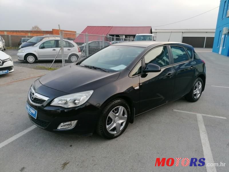 2010' Opel Astra 1,7 Cdti photo #1