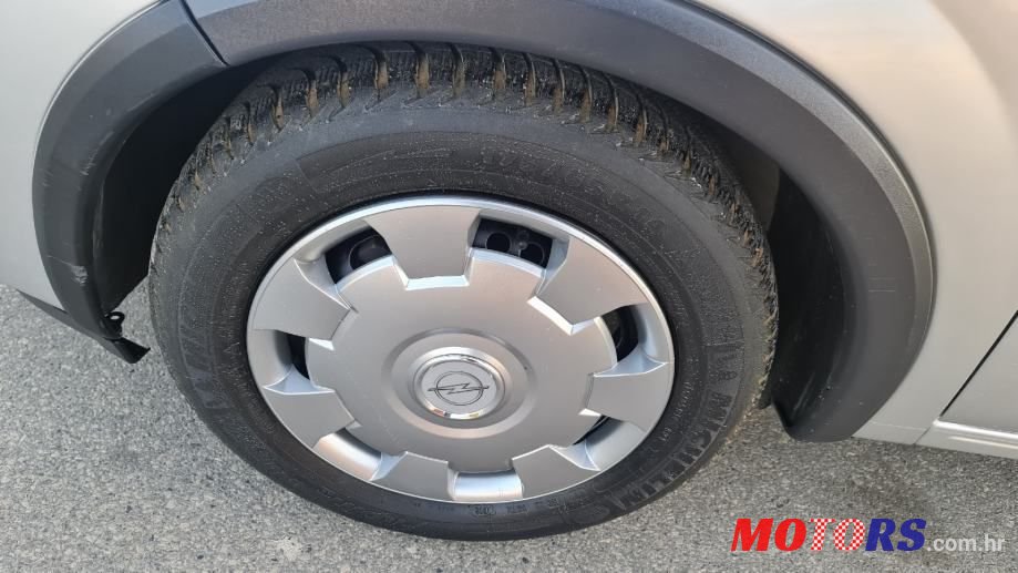 2004' Opel Corsa photo #4