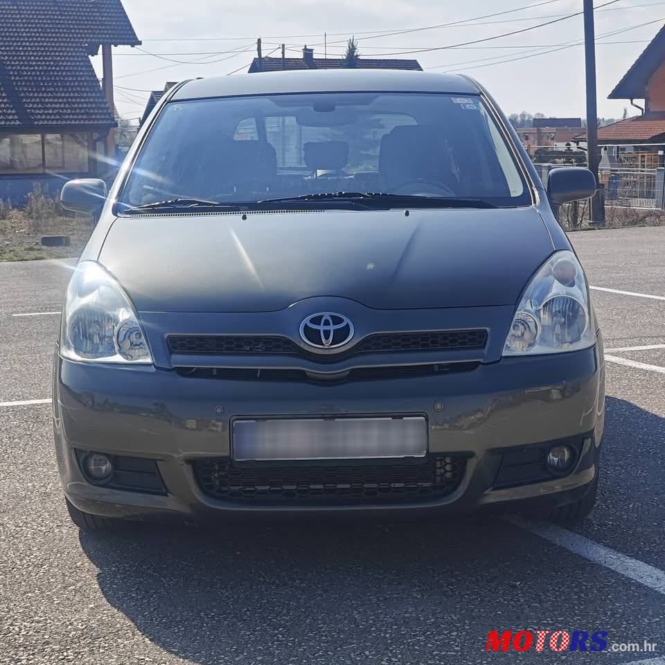 2007' Toyota Corolla Verso 2,2 D-4D photo #6