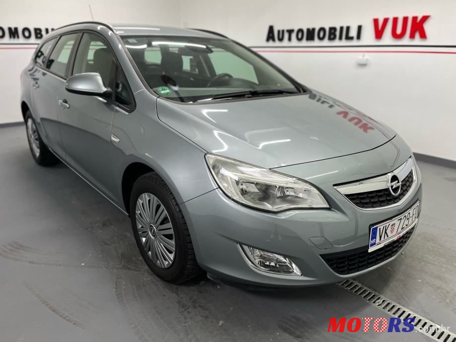 2011' Opel Astra Karavan photo #1