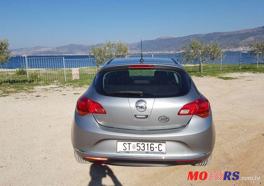 2013' Opel Astra 1.4 J photo #2