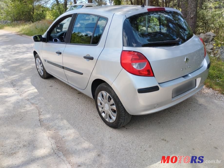 2008' Renault Clio 1,5 Dci photo #6