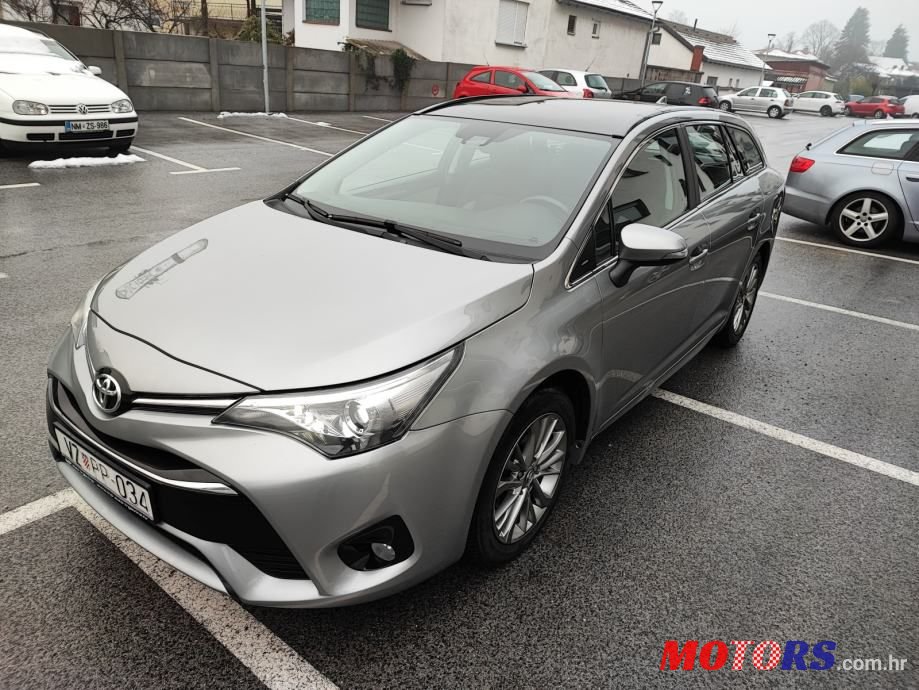2016' Toyota Avensis Wagon photo #4
