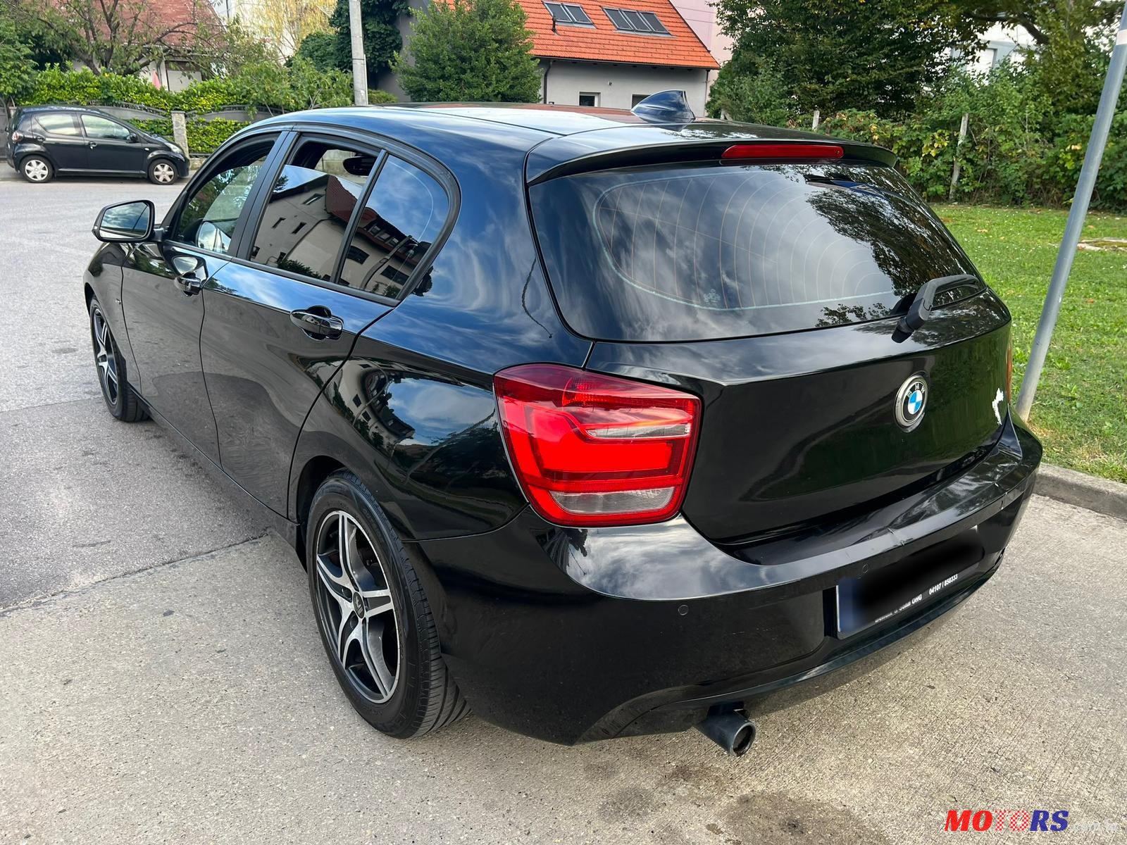 2012' BMW 1 Series 5 Door photo #5