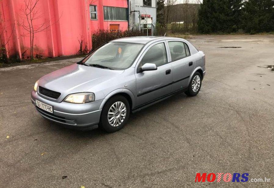 2004' Opel Astra 1.4-16V photo #2
