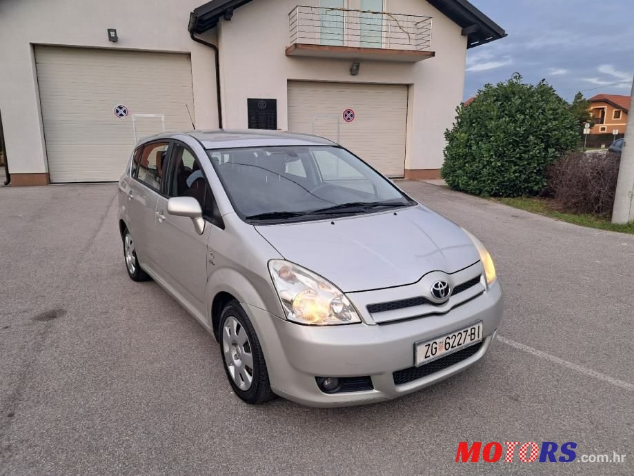 2005' Toyota Corolla Verso photo #4