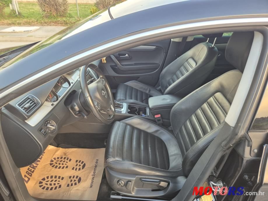 2013' Volkswagen Passat photo #5