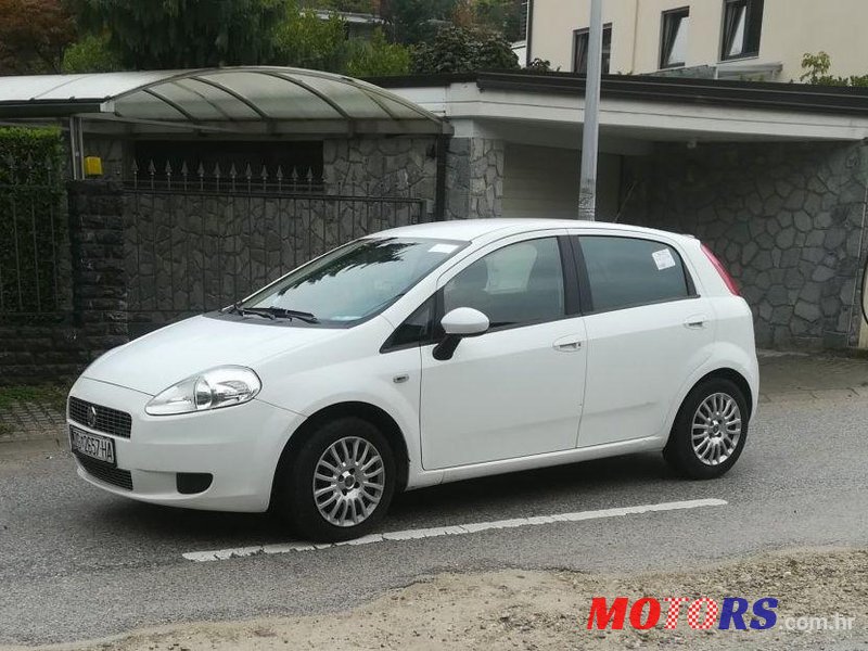 2009' Fiat Grande Punto photo #1