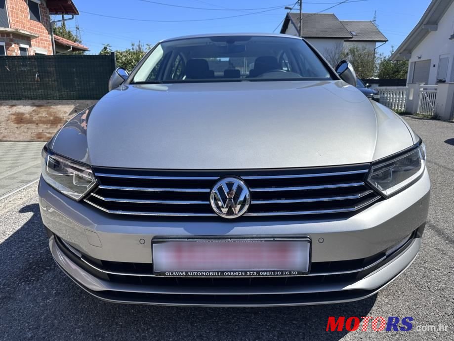2015' Volkswagen Passat photo #2