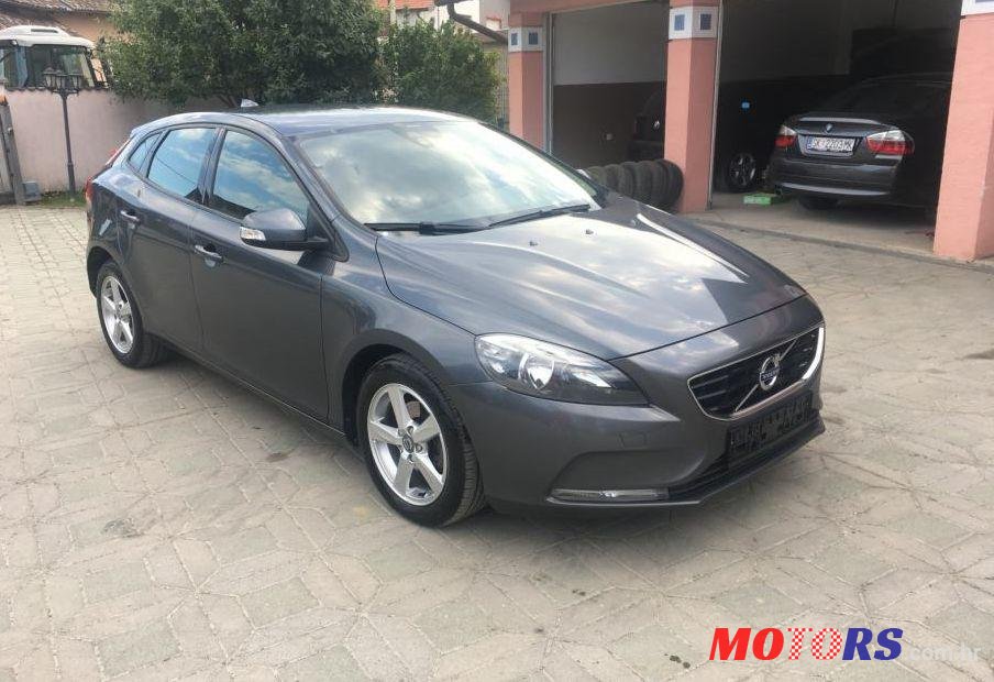 2013' Volvo V40 D2 photo #1