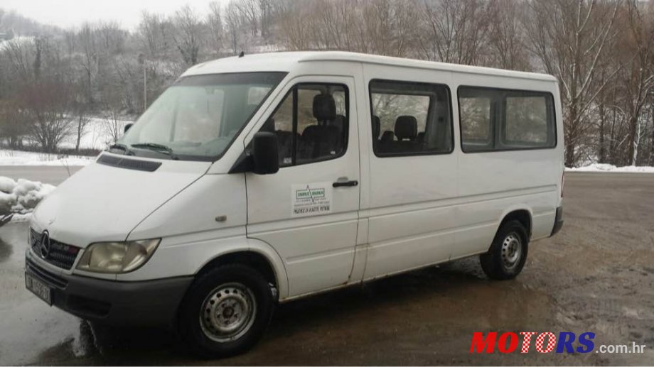 2005' Mercedes-Benz 208CDI photo #1