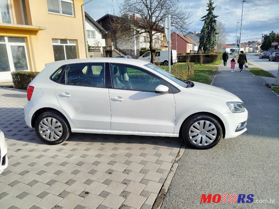 2015' Volkswagen Polo photo #3
