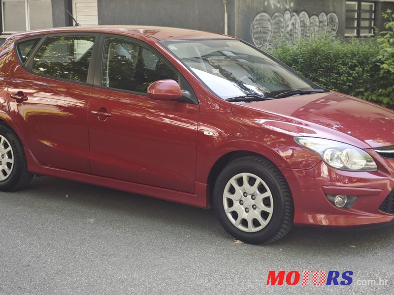 2011' Hyundai i30 1,6 Crdi photo #1