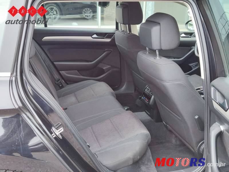 2016' Volkswagen Passat Variant photo #3