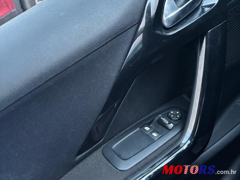 2017' Peugeot 208 photo #6