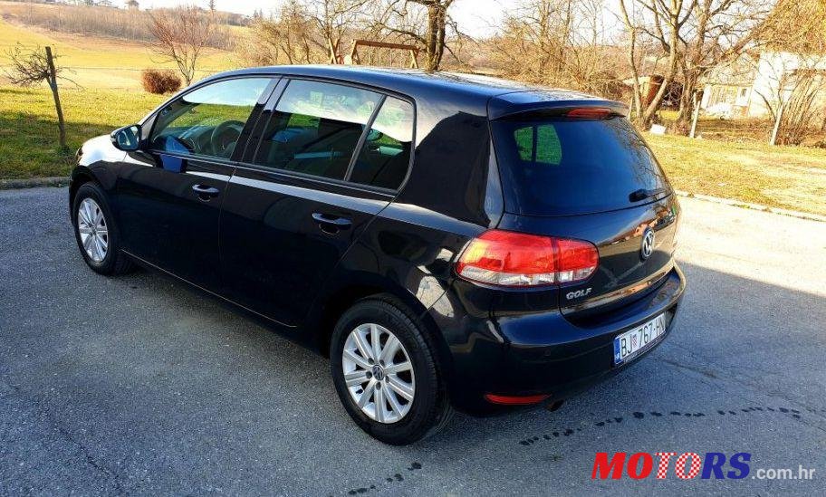 2010' Volkswagen Golf VI 1,6 Tdi photo #3