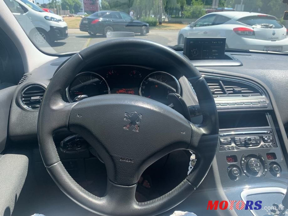 2013' Peugeot 5008 photo #5