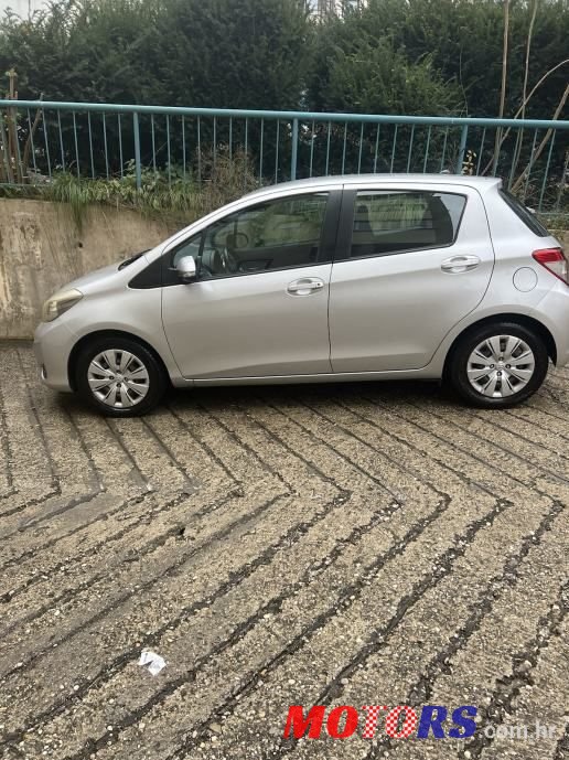 2012' Toyota Yaris 1,3 3 Vvt-I photo #3
