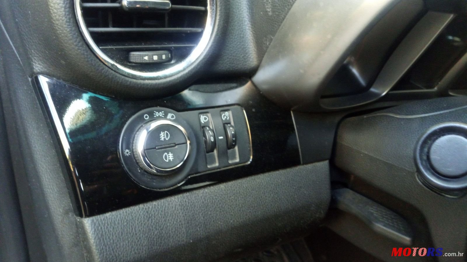 2011' Chevrolet Orlando 2.0 VCDI LT+ photo #3