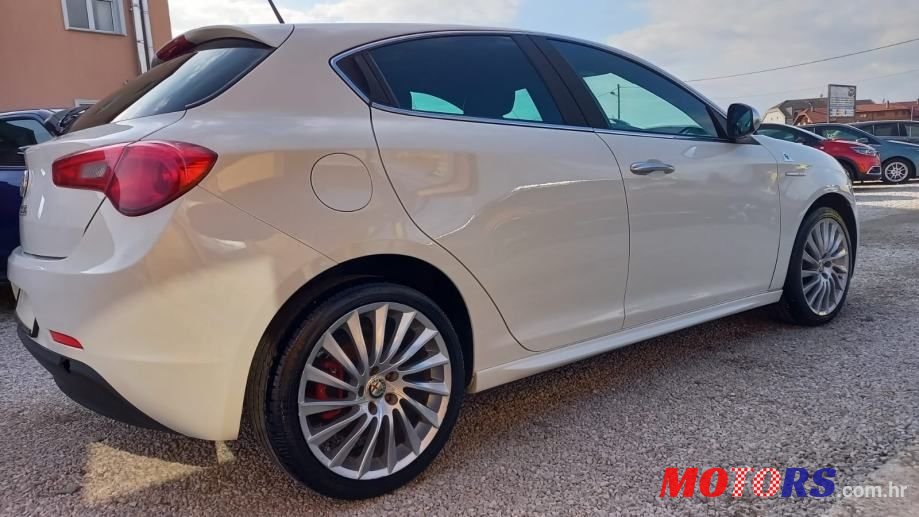 2010' Alfa Romeo Giulietta 1,6 photo #2