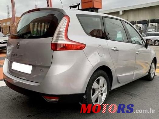 2011' Renault Scenic photo #5