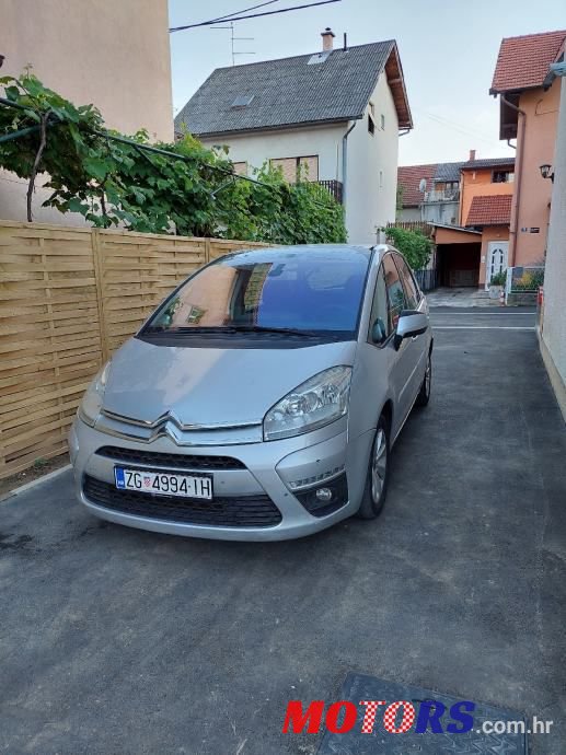 2011' Citroen C4 Picasso photo #1