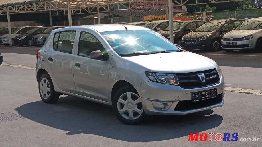 2014' Dacia Sandero photo #2