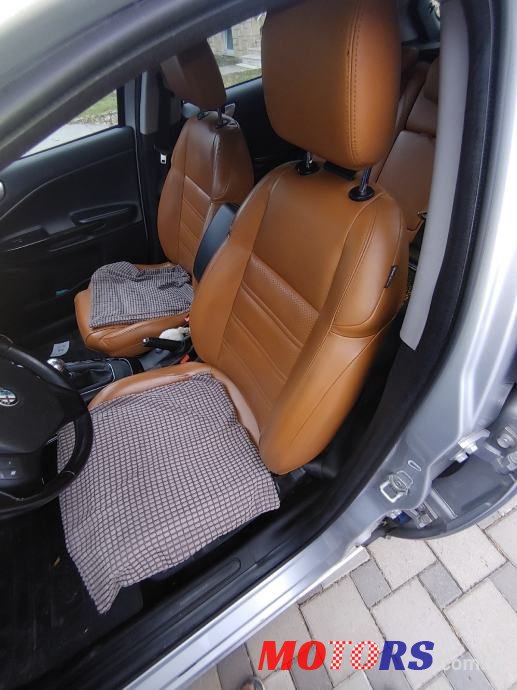 2011' Alfa Romeo Giulietta photo #5