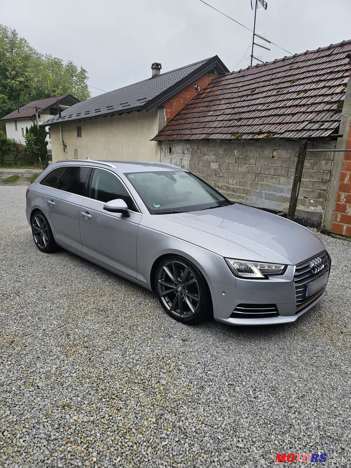 2017' Audi A4 Avant photo #2