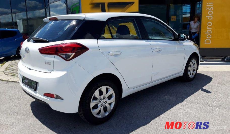 2015' Hyundai i20 1.1 Crdi Classic photo #4