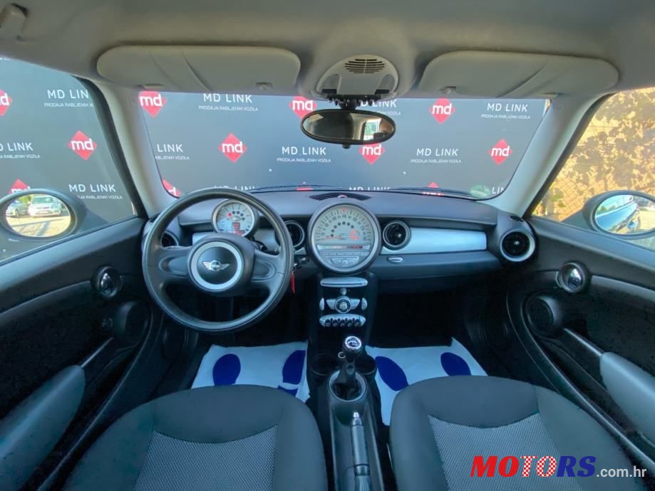 2009' MINI Cooper photo #6