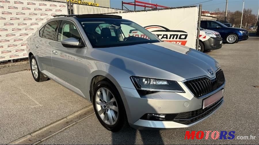 2019' Skoda Superb 2.0 Tdi photo #3