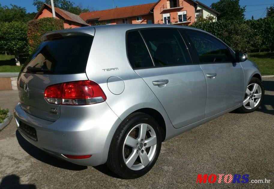 2010' Volkswagen Golf VI 1,6 Tdi photo #2